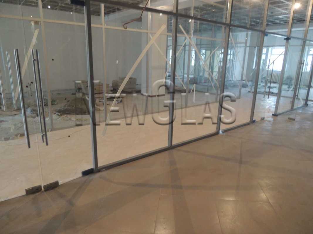 Цельностеклянные перегородки для торгового центра, Владимирская обл., г. Гусь-Хрустальный