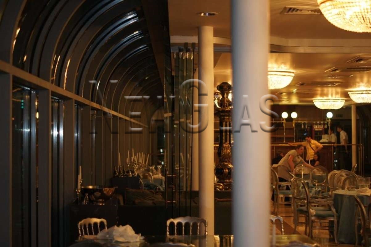 Раздвижные стеклянные перегородки, Москва, теплоход River Palace.