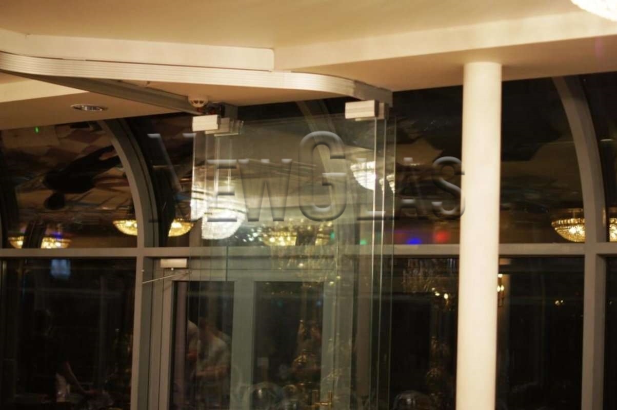 Раздвижные стеклянные перегородки, Москва, теплоход River Palace.