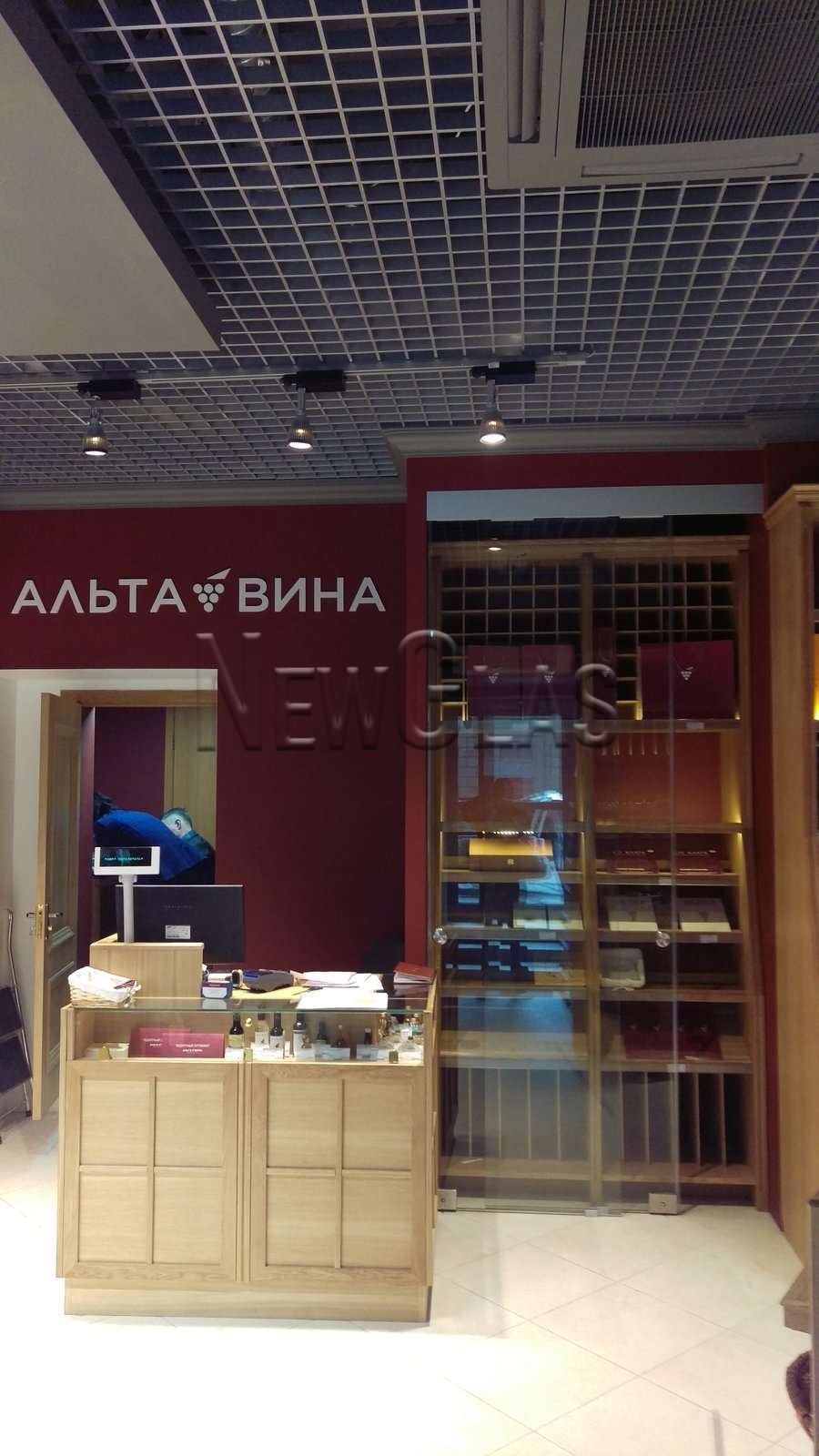 Стеклянная витрина для магазина, г. Москва
