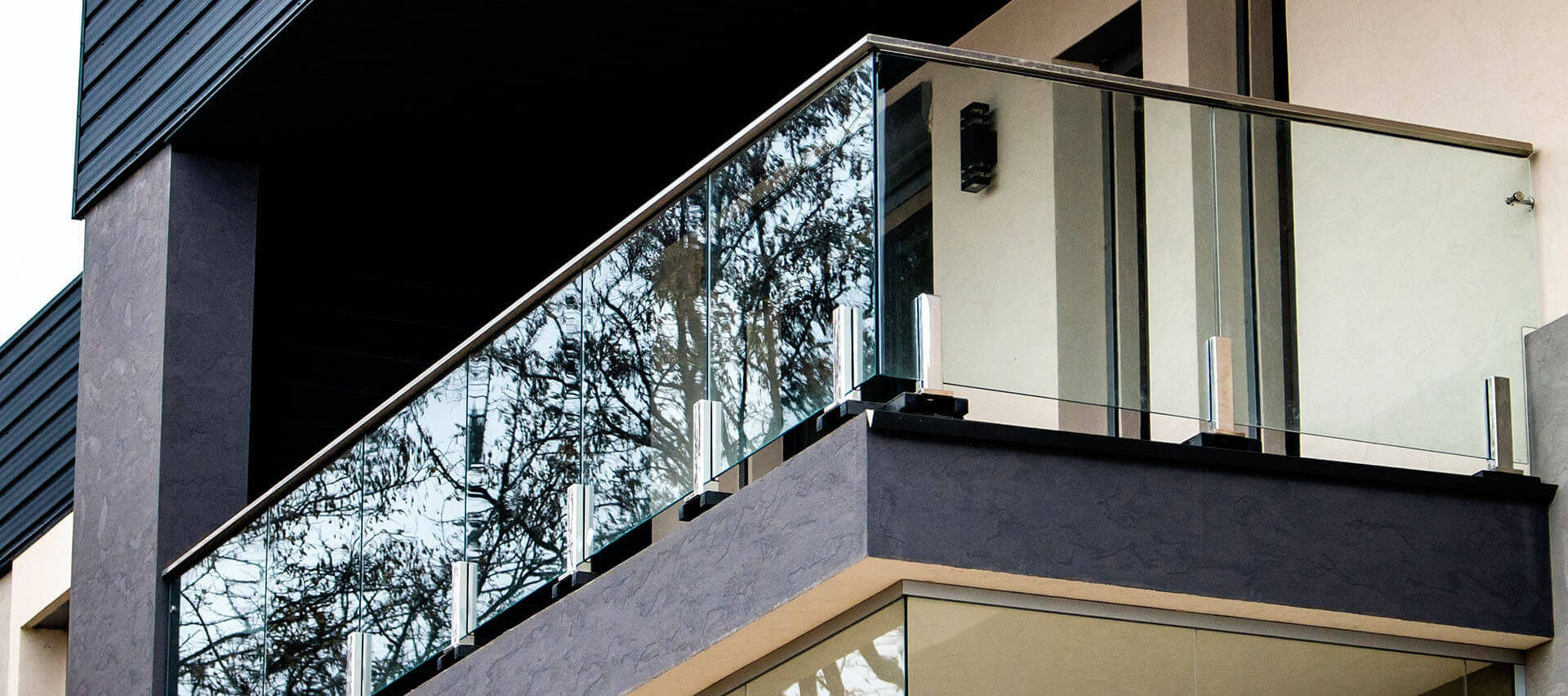 Балконные ограждения из стекла